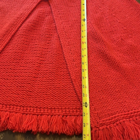 Vintage Lucky Brand Red Cape Wrap Chunky Knit Woven Wool Wood Buttons M Fringe - Picture 4 of 5